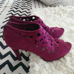 Lela Rose open toe booty lilac color